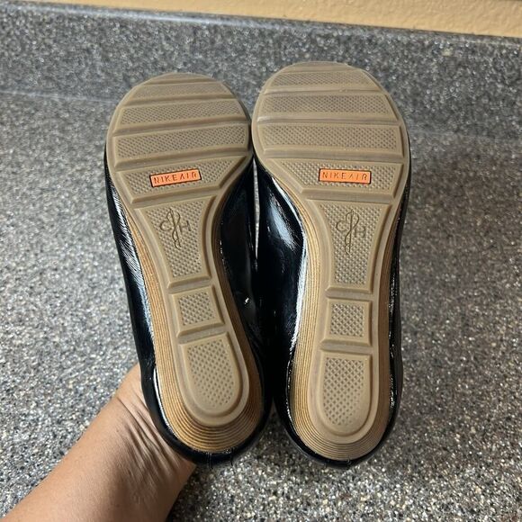 Cole Haan Air Womens 6.5 B Wedge Heel Slip On Pump Black Patent Leather Peep Toe - Picture 10 of 11